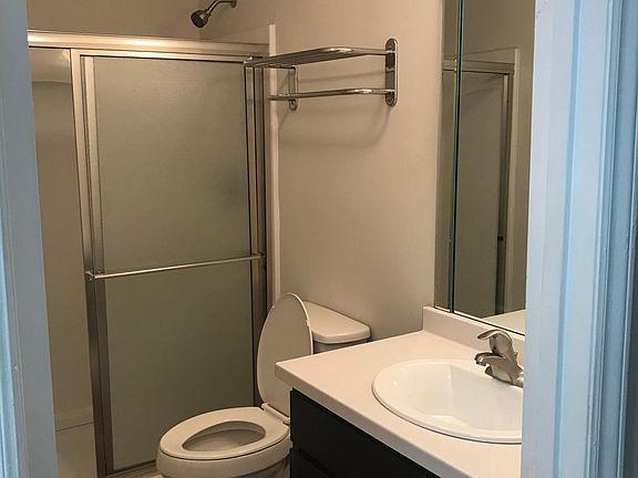 5th image of 311 S Woodlawn Ave APT 1