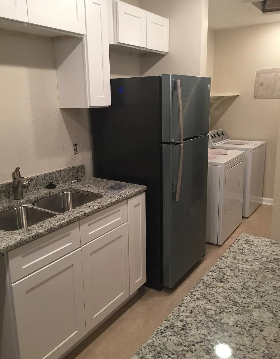 2 bed, 927 sqft, $1,600 — Photo 3