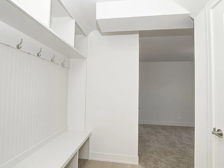 214 N Walnut St — Photo 49