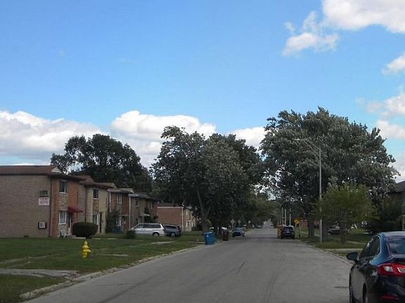 Exterior Neighborhood (street photo)