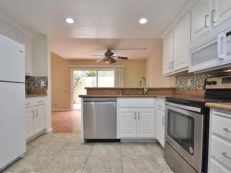 4074 Twin Peaks Ter — Photo 6
