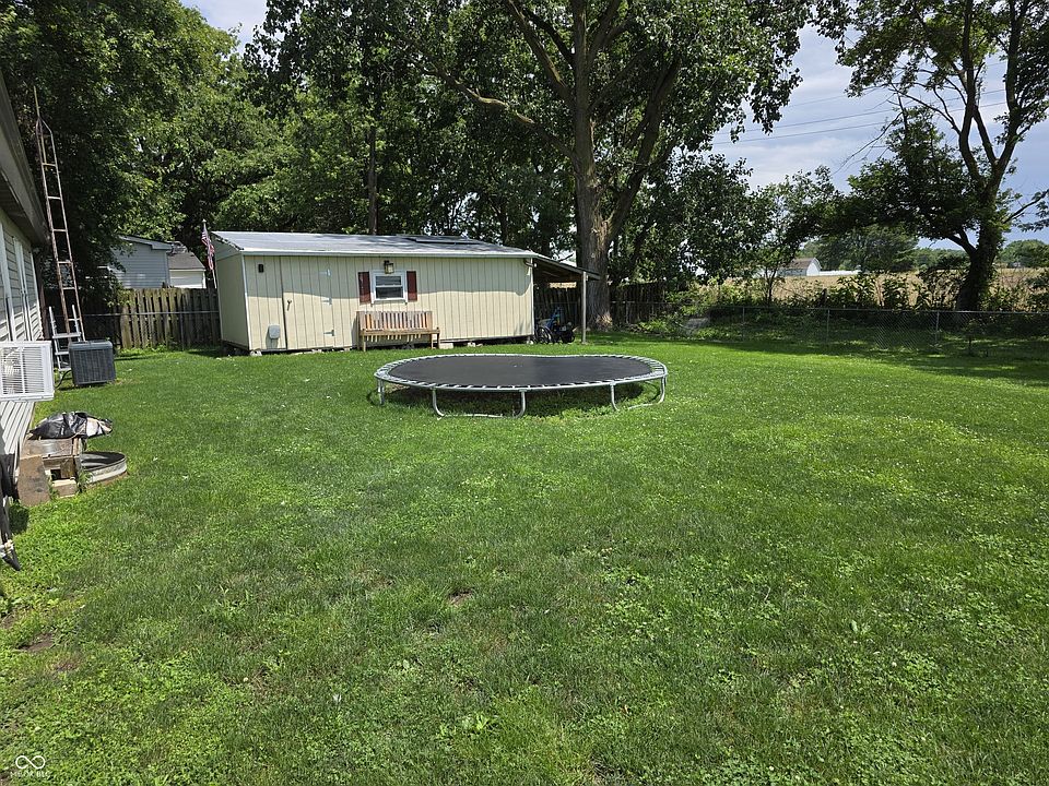 2nd image of 105 Cottonwood Dr