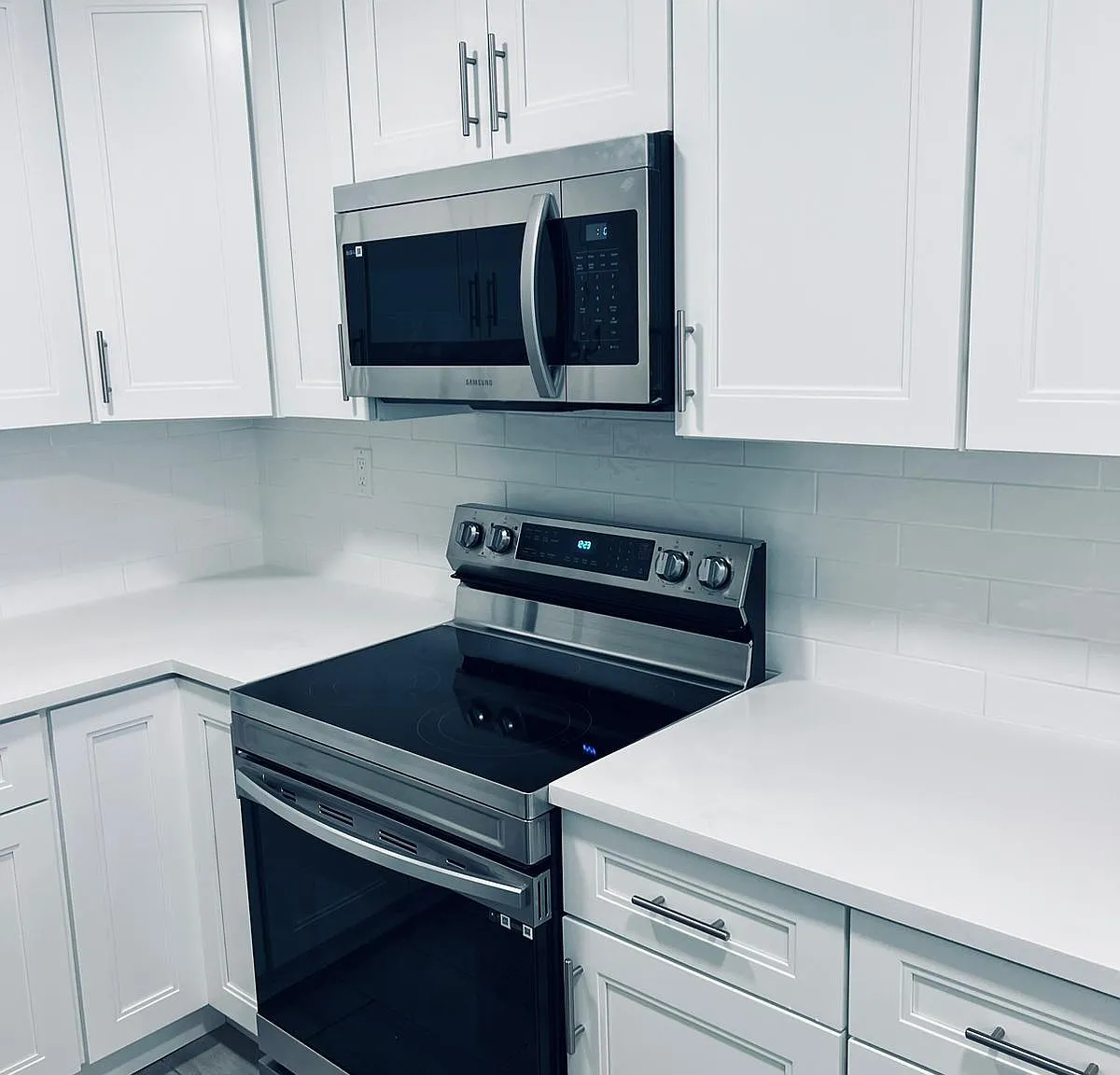 1 bed, 1.0 bath, 825 sqft, $1,900 — Photo 2