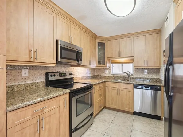 9820 S Hollybrook Lake Dr APT 310, Hollywood, FL 33025
