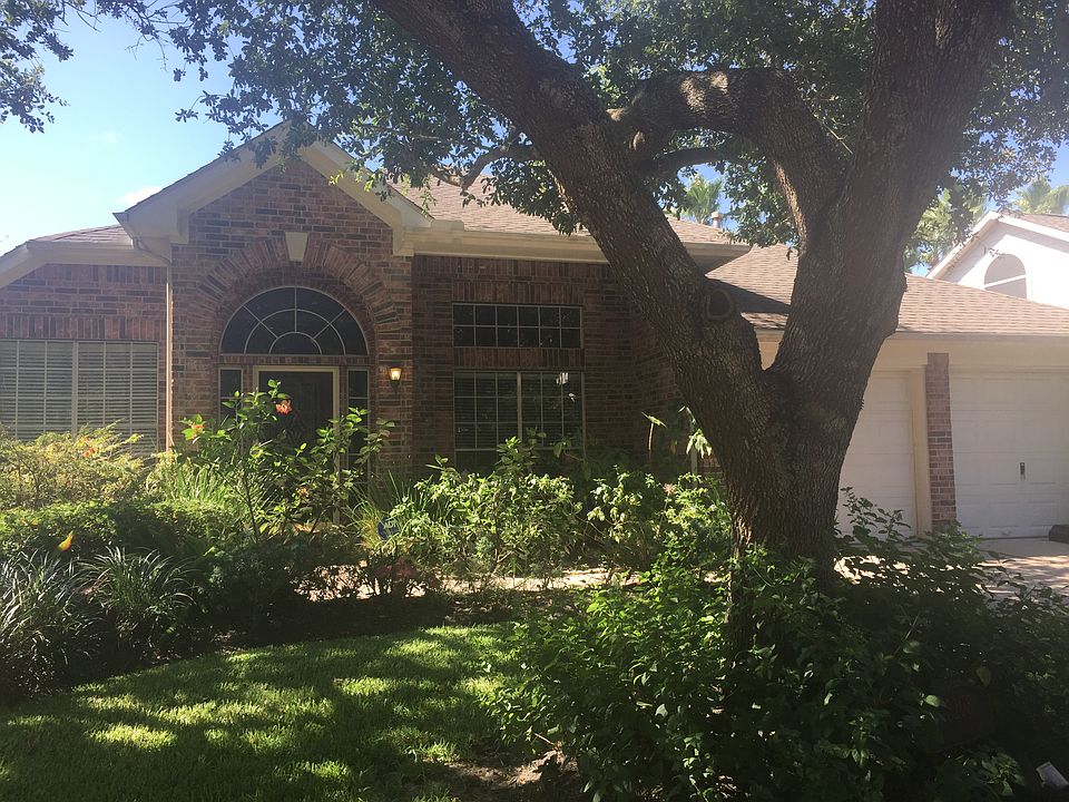 Front yard: 2 car garage