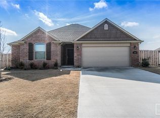 210 Cisterna Dr, Centerton, AR 72719