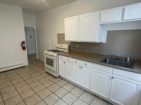 2nd image of 353-355 20th Ave 3