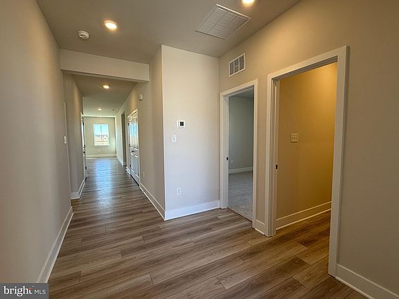 5th image of 29239 Oxford Dr