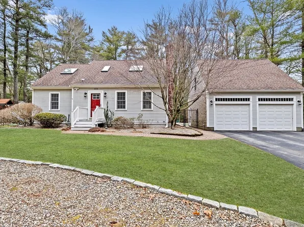 618 School St, Pembroke, MA 02359