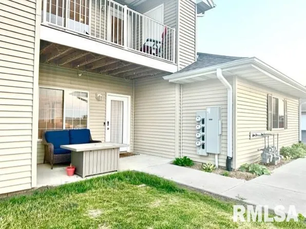 440 E Franklin St #102, Eldridge, IA 52748