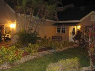 19221 NW 80th Ct, Hialeah, FL 33015