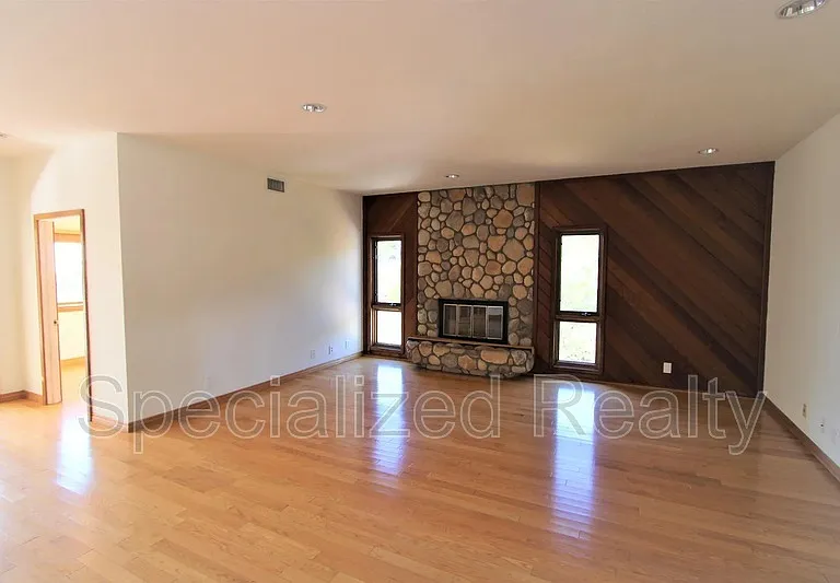 3694 Berwick Dr — Photo 7