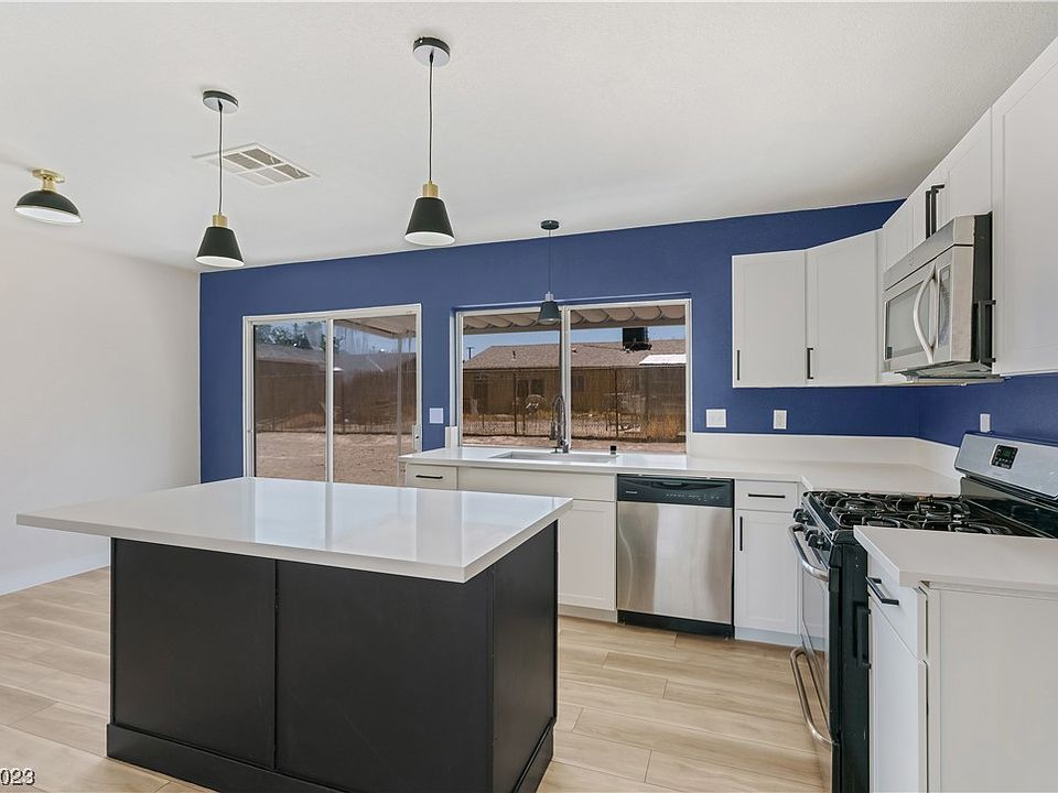 1st image of 2441 Oak Glen Way