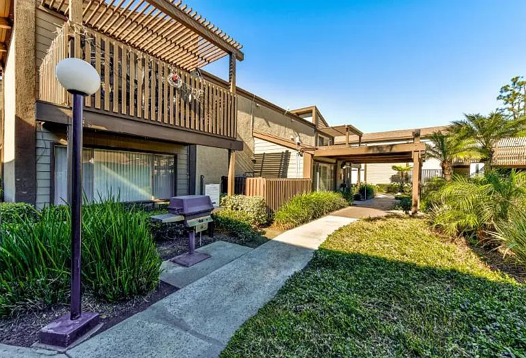 Westmont Apartment Homes — Photo 3