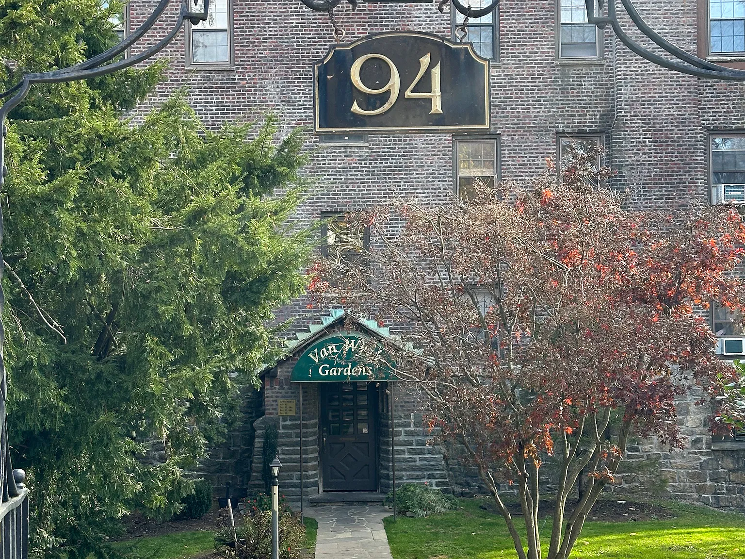Van Wyck Gardens — Photo 1