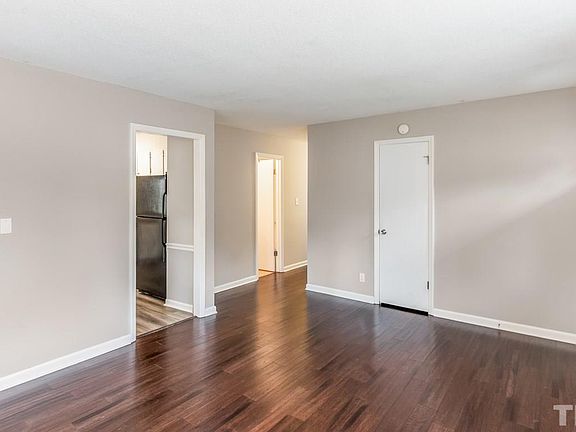 4th image of 3710 Four Seasons Dr