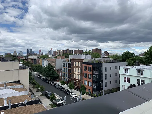 Rented by EXR | media 22