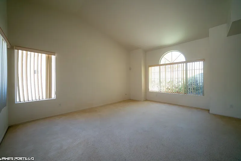 Big Pool Home/Huge Lot/3 car garage/Pets Welcome — Photo 3