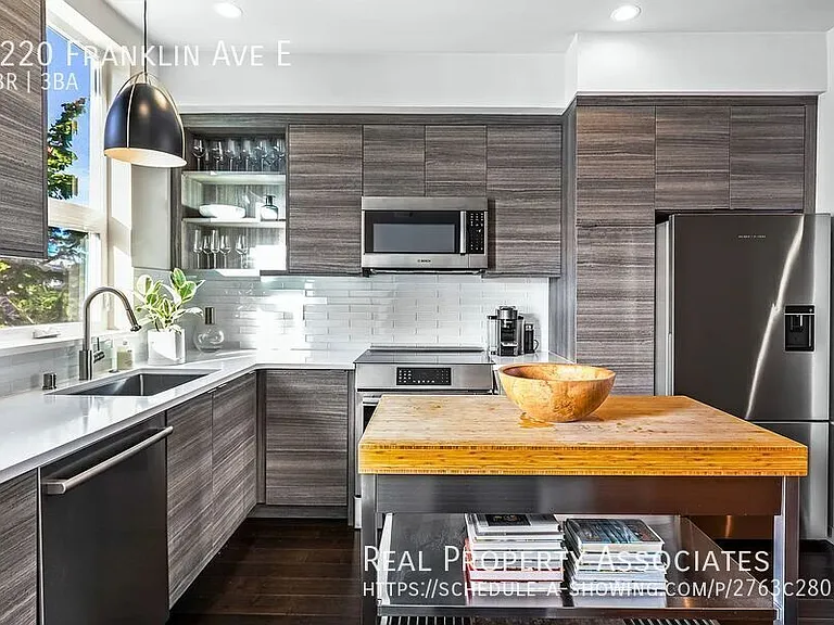 3220 Franklin Ave E — Photo 6