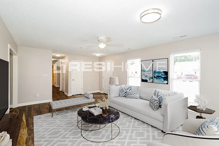 709 Forest Valley Ln — Photo 4