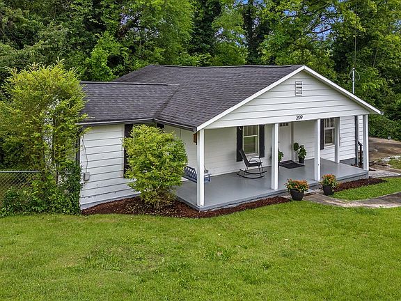 3rd image of 209 Vreeland St