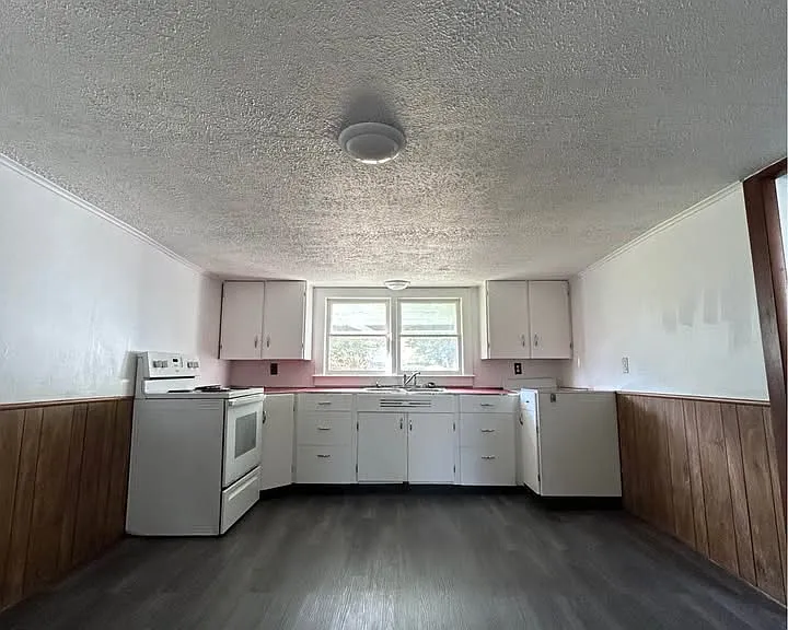 205 N Front St — Photo 3