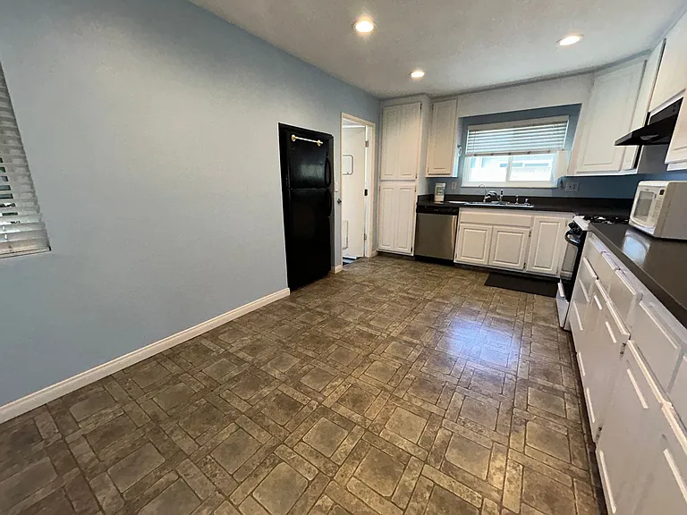 5572 Nevada Dr — Photo 3