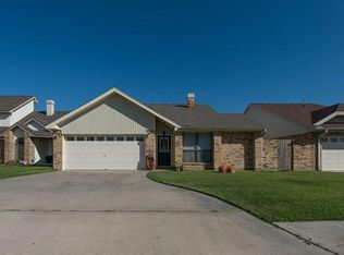 308 Castle Dr, Port Neches, TX 77651