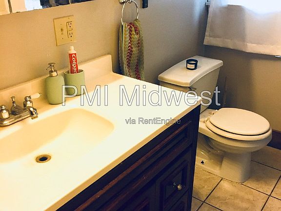 4th image of 103 E 9th St APT 32