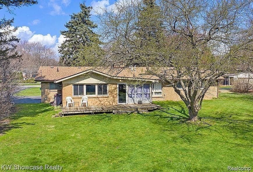2nd image of 5839 Blandford Ct