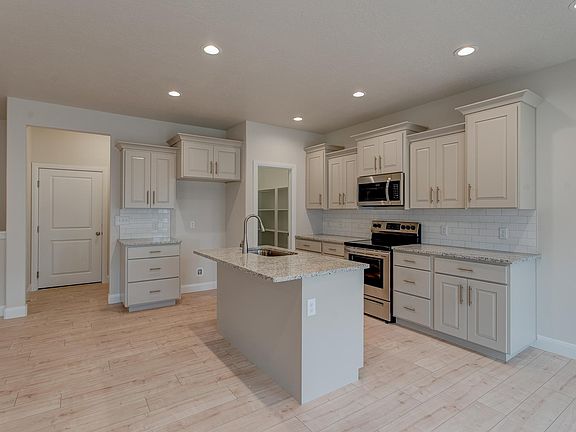 4th image of 1512 W 600 N #Ge04