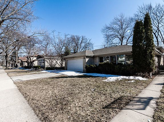 3rd image of 3917 Enfield Ave