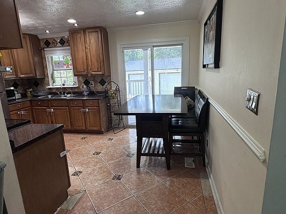 2nd image of 4100 Scott Dr