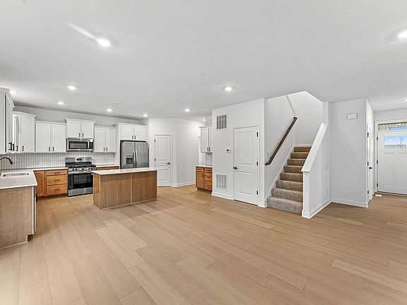 4th image of 10955 Hemingway Ave S