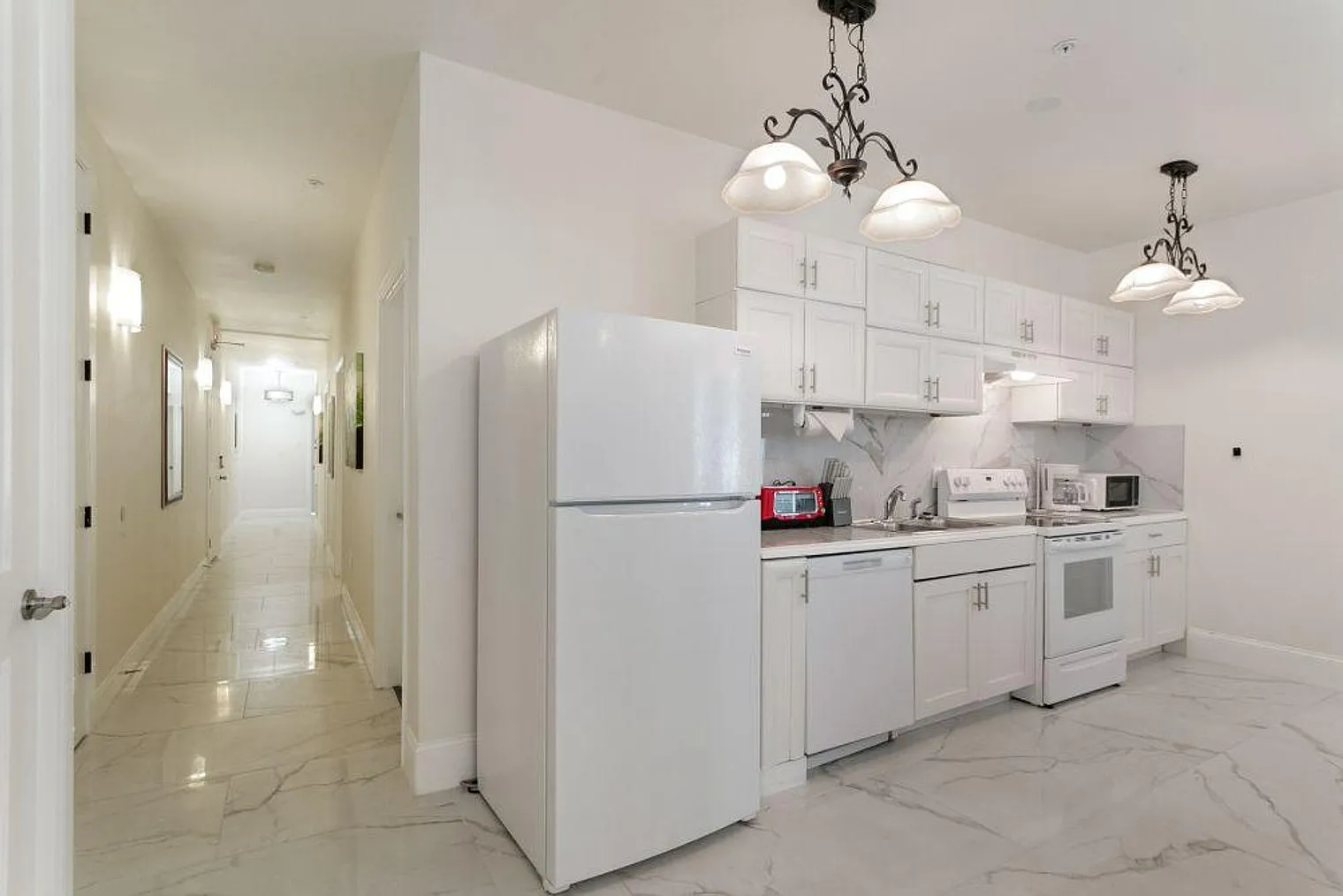 4 bed, 3.0 bath, 1689 sqft, $7,760 — Photo 3