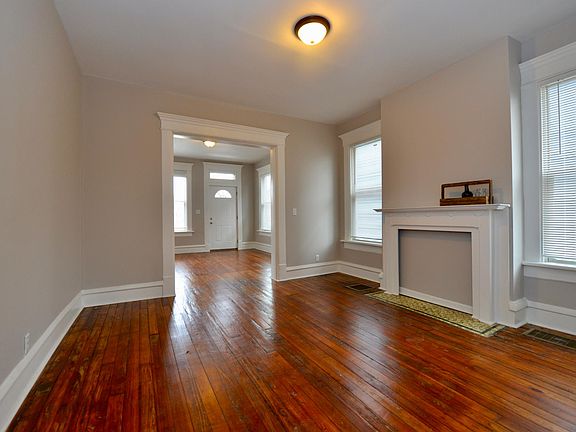 4th image of 945 E Long St