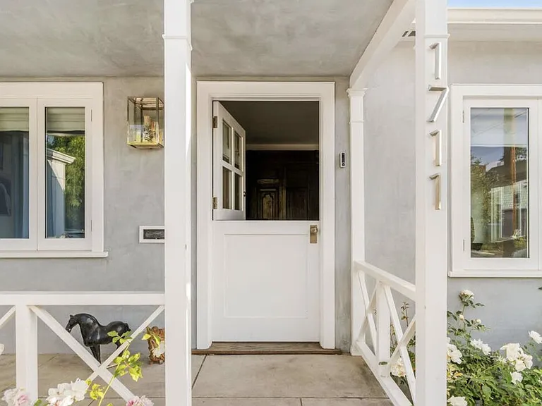 1711 Linden Ave — Photo 2
