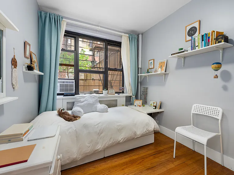 326 W 45th St #1 — Photo 8