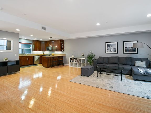 4th image of 12908 Bloomfield St Unit 105