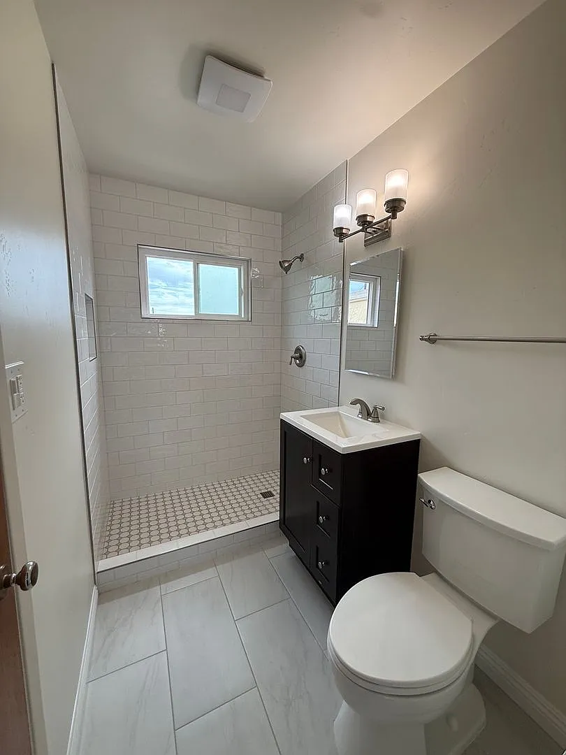 Beautifully Remodeled 1 Bedroom, 1 Bath apartment in Hillcrest — Photo 3