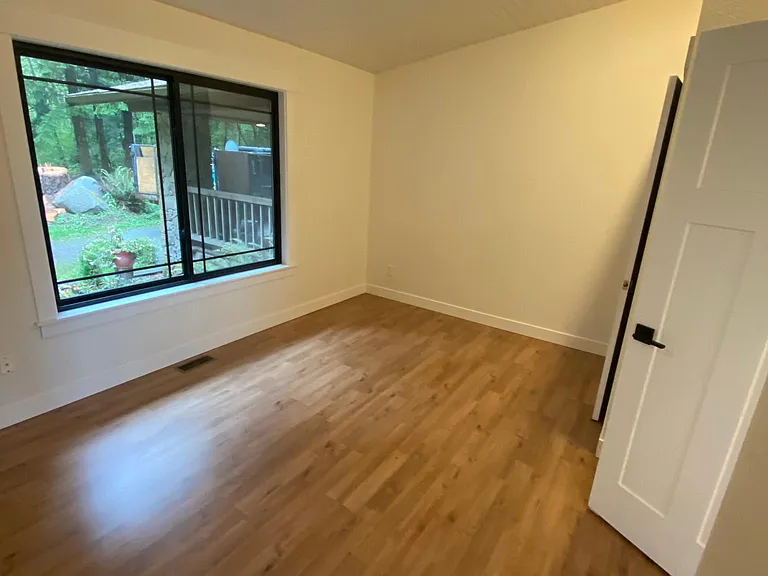 557 Waynes Ridge Cir — Photo 12