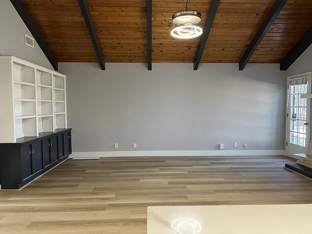 1792 Chester Dr — Photo 4