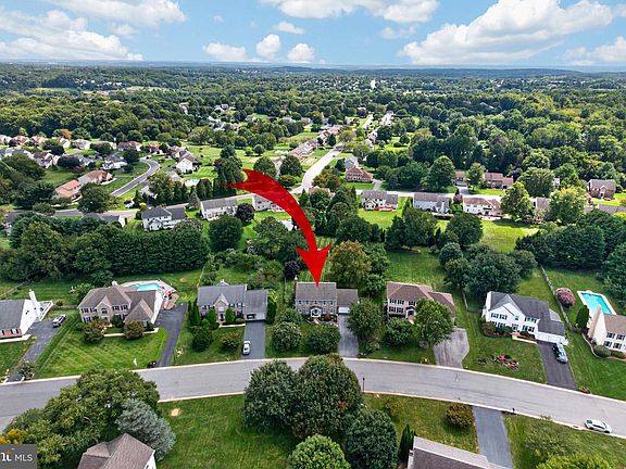 2nd image of 26 Bristol Ln