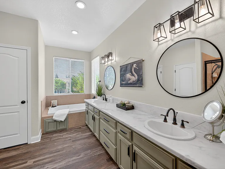 1736 N Holly Ave — Photo 30