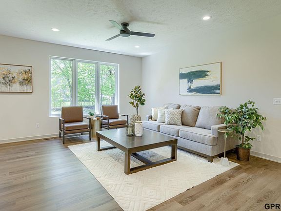 5th image of 9427 Linwood Pl