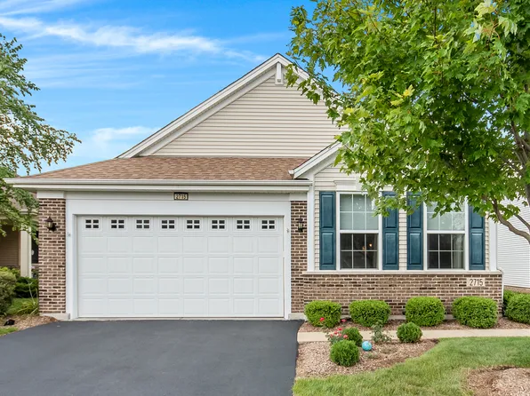 2715 Northmoor Dr, Naperville, IL 60564