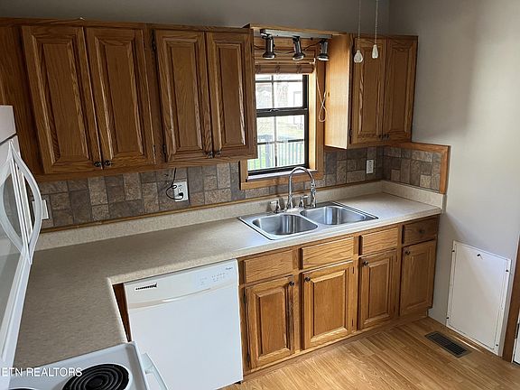 2nd image of 4602 Wren Rd