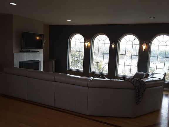 3rd image of 1361 Fountainhead Dr