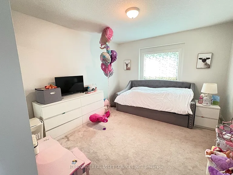 2 Woodcrest Ct — Photo 20