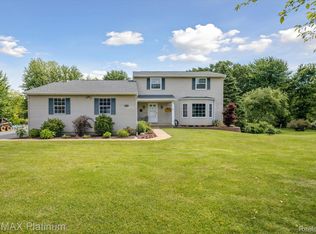 1638 Hartland Woods Dr, Howell, MI 48843